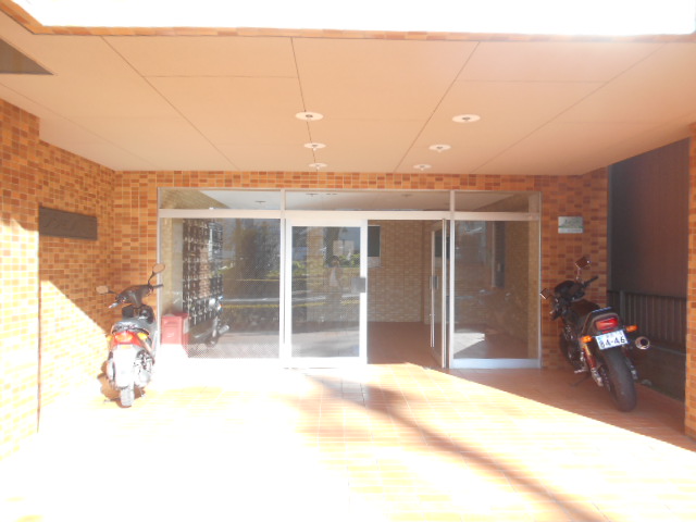 21/30 エントランス