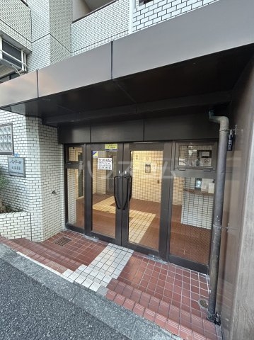 21/30 エントランス