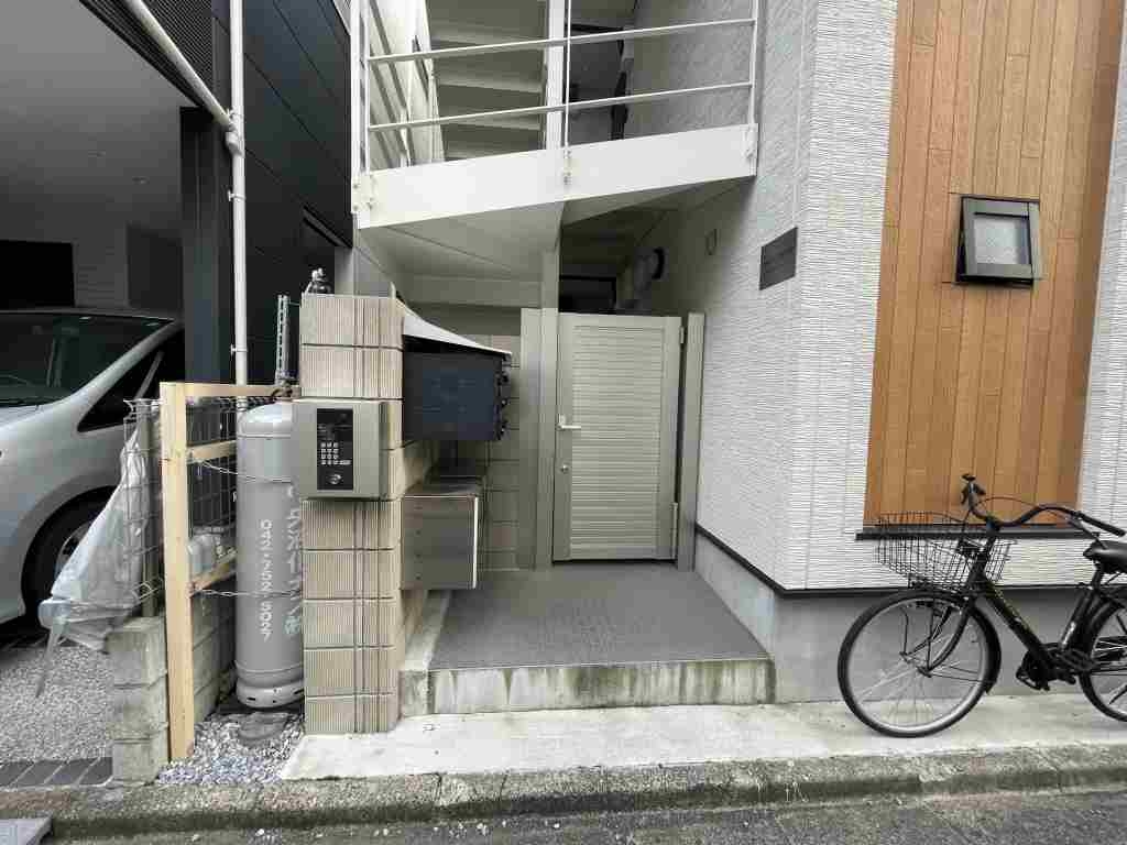 21/22 エントランス