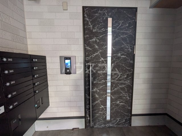 21/29 エントランス