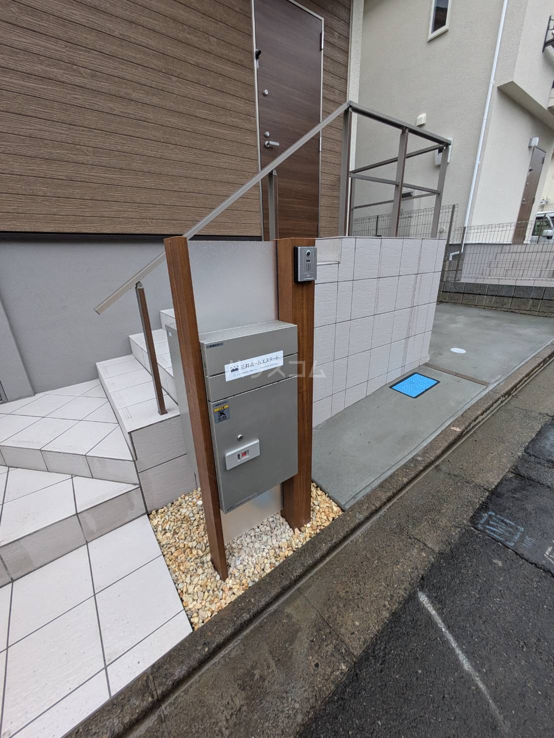 25/30 エントランス