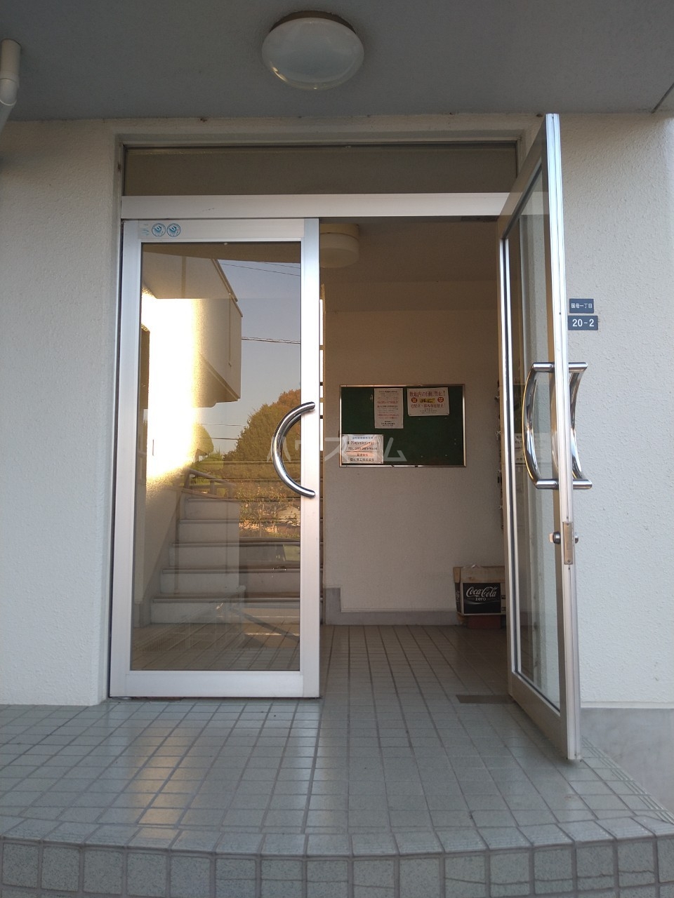 15/19 エントランス