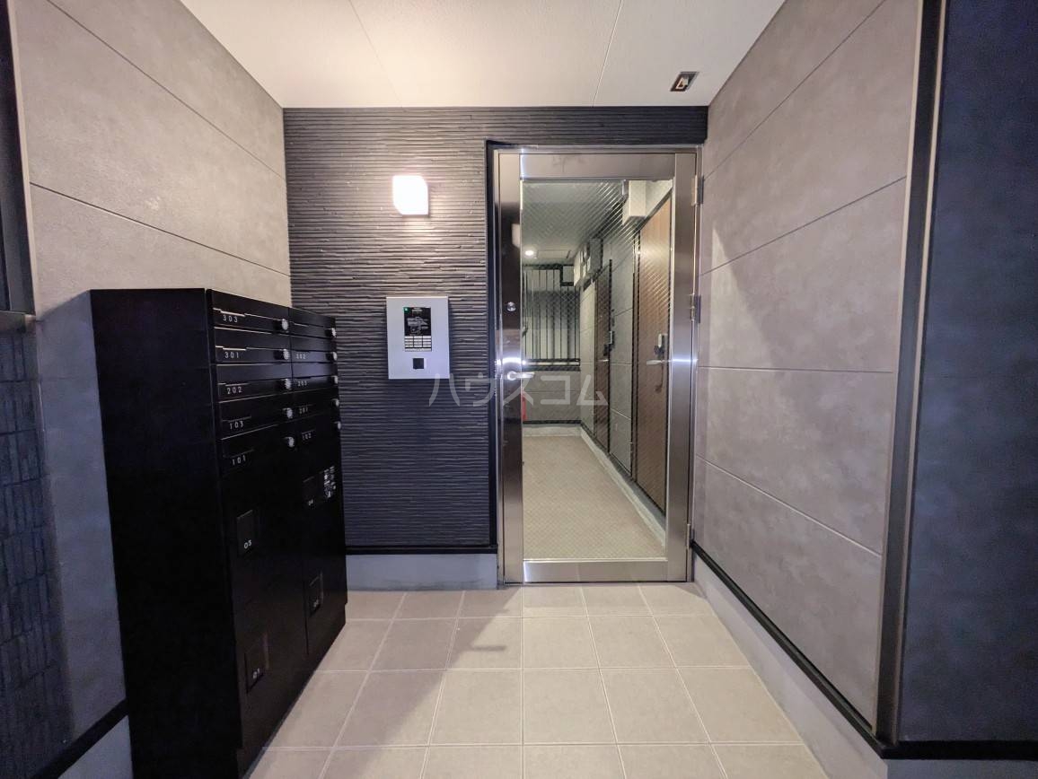 26/30 エントランス