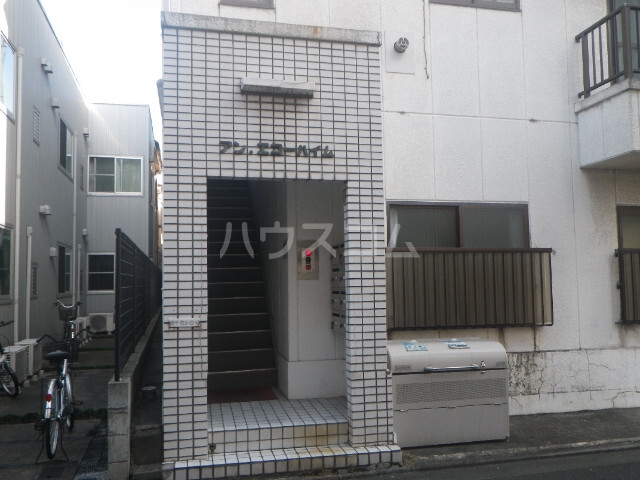 13/18 エントランス