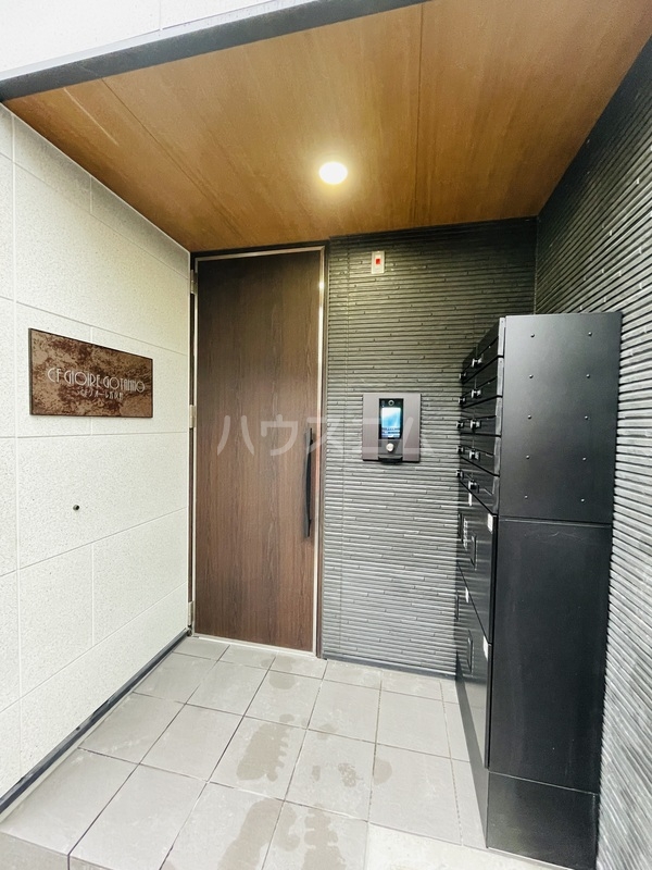 24/29 エントランス