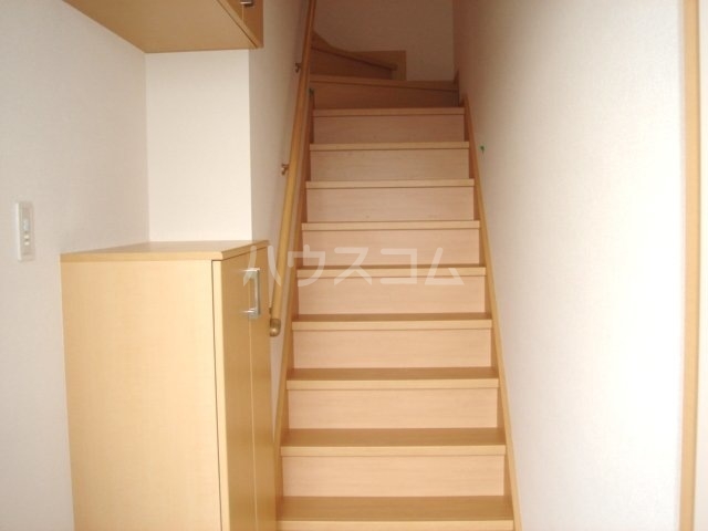 22/27 エントランス