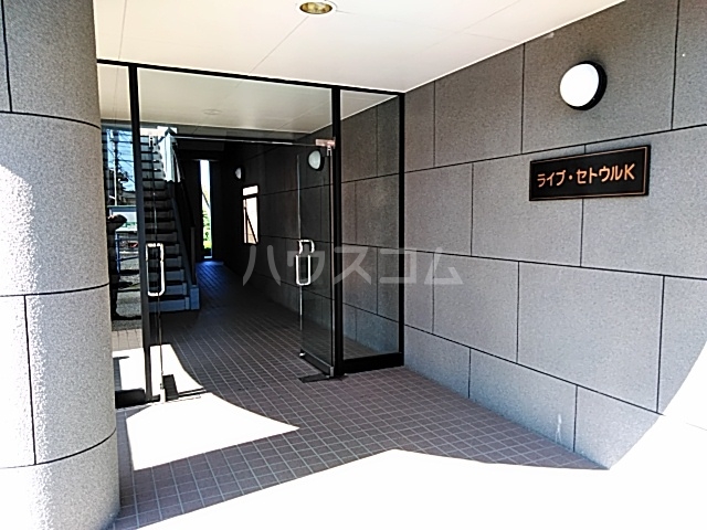 27/30 エントランス