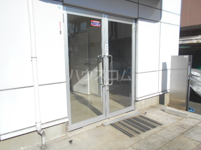 19/30 エントランス