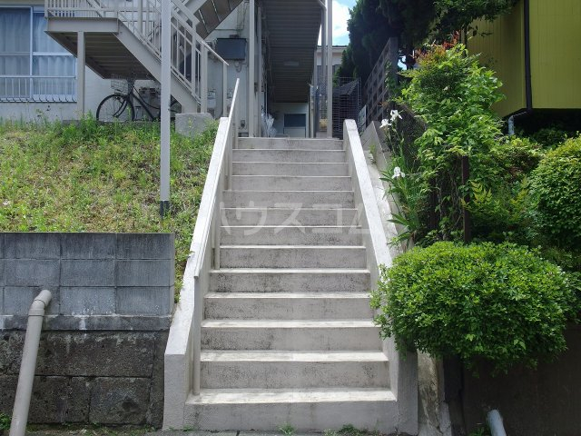 23/30 エントランス