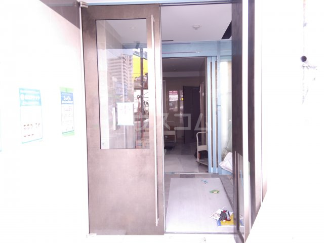 19/27 エントランス