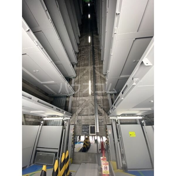 27/30 駐車場