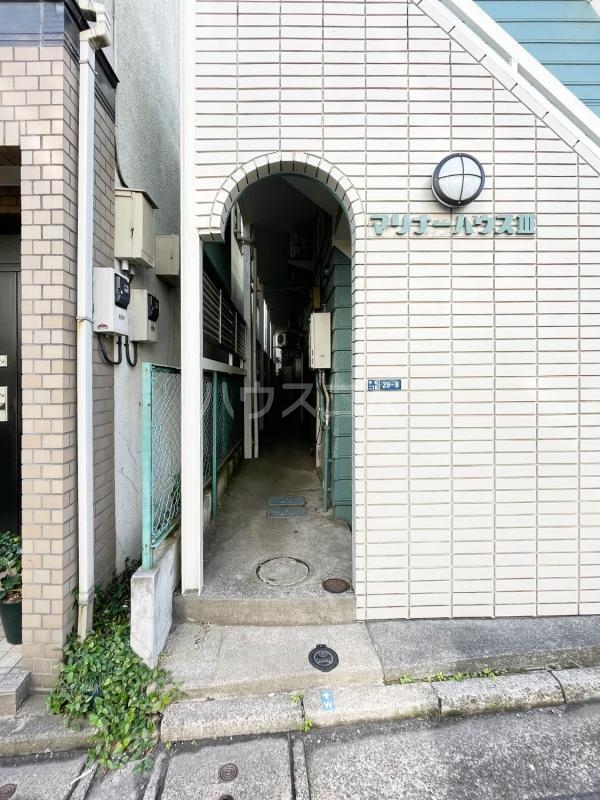 16/17 エントランス