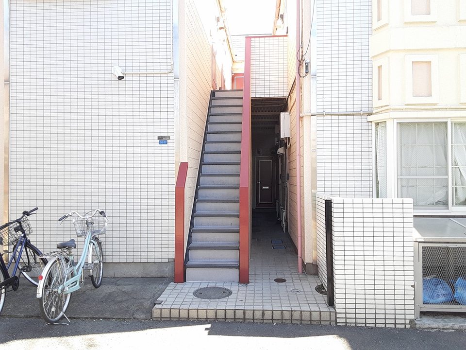 27/30 エントランス