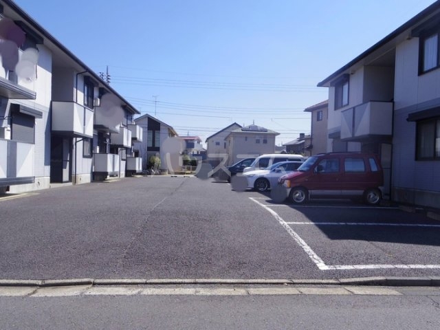 18/27 駐車場