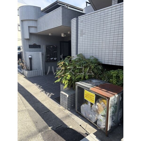 16/20 エントランス