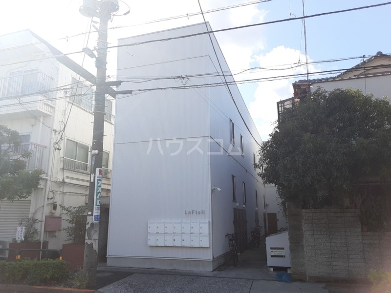 16/21 エントランス