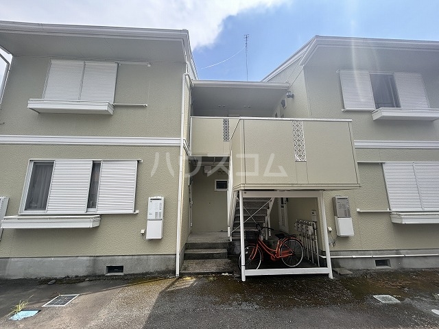 23/27 エントランス