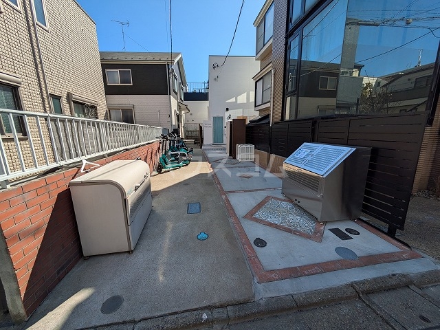 22/30 エントランス
