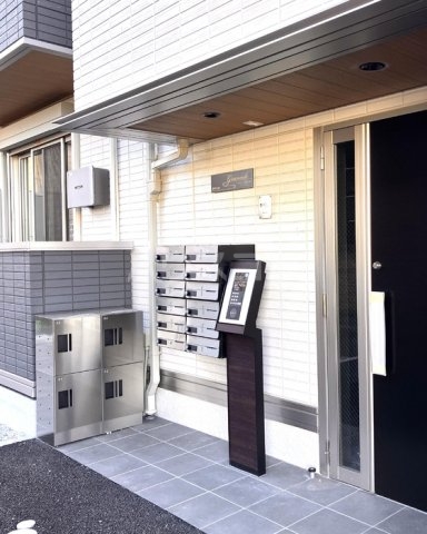 18/28 エントランス