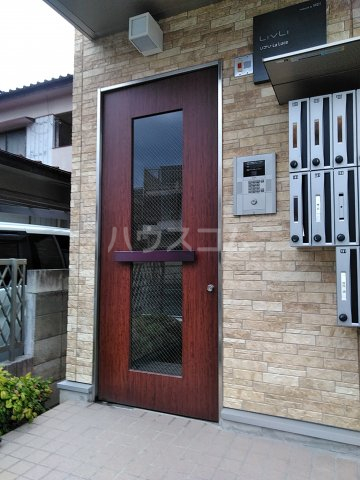 22/30 エントランス