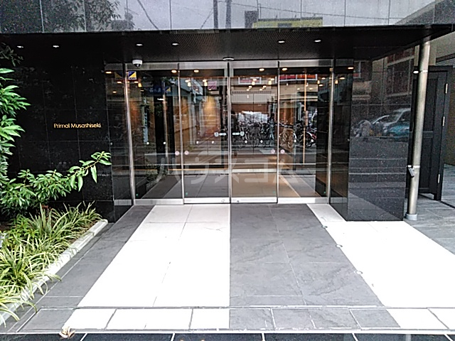 28/30 エントランス