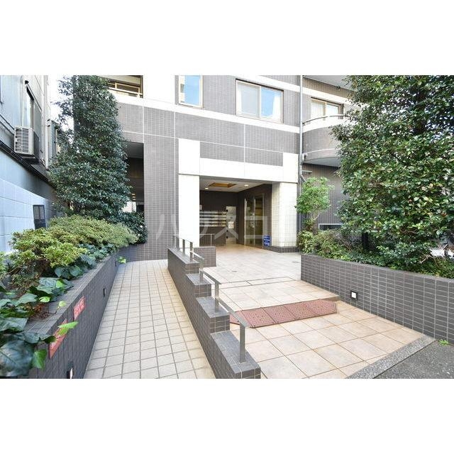 14/20 エントランス