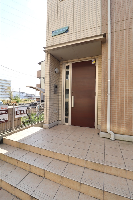 18/26 エントランス