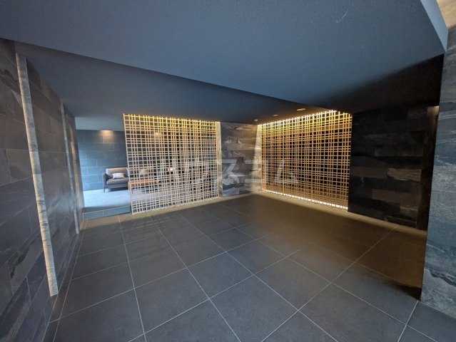 28/30 エントランス