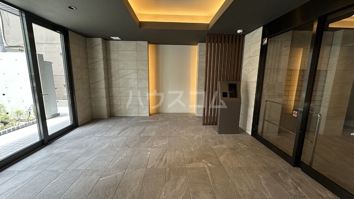 16/23 エントランス