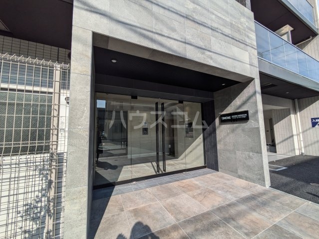 24/30 エントランス