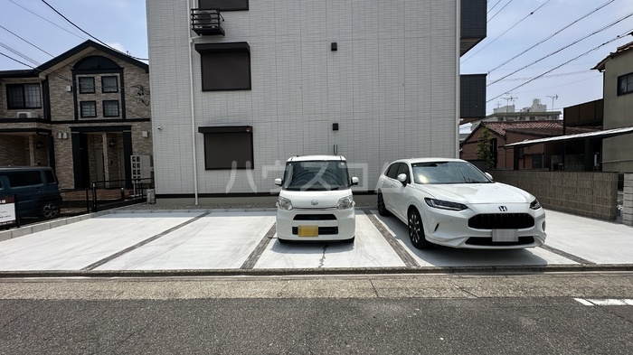 20/28 駐車場