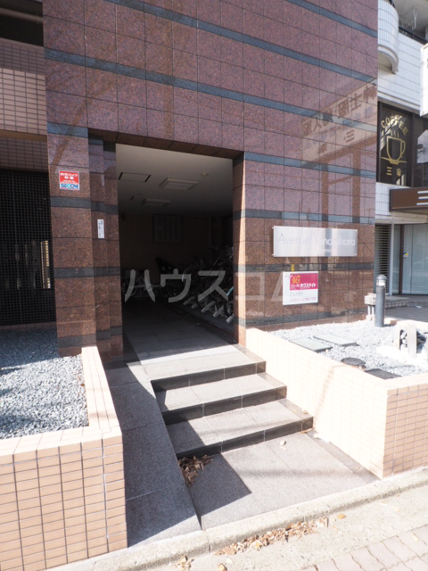 24/30 エントランス