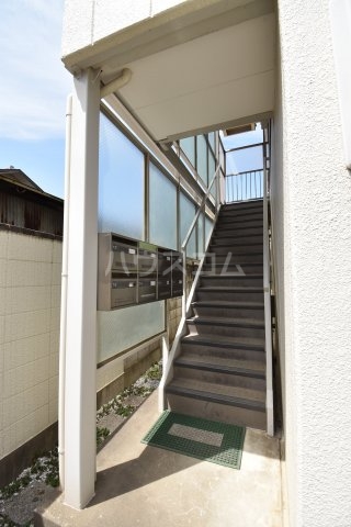 26/30 エントランス