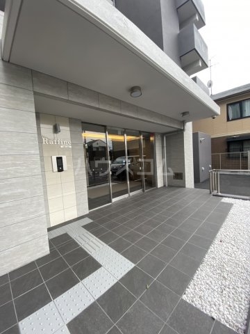 16/18 エントランス