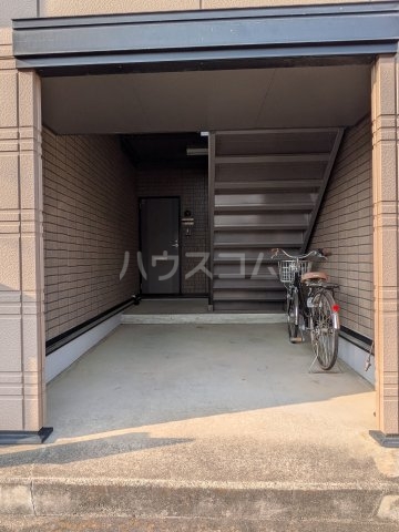 21/30 エントランス