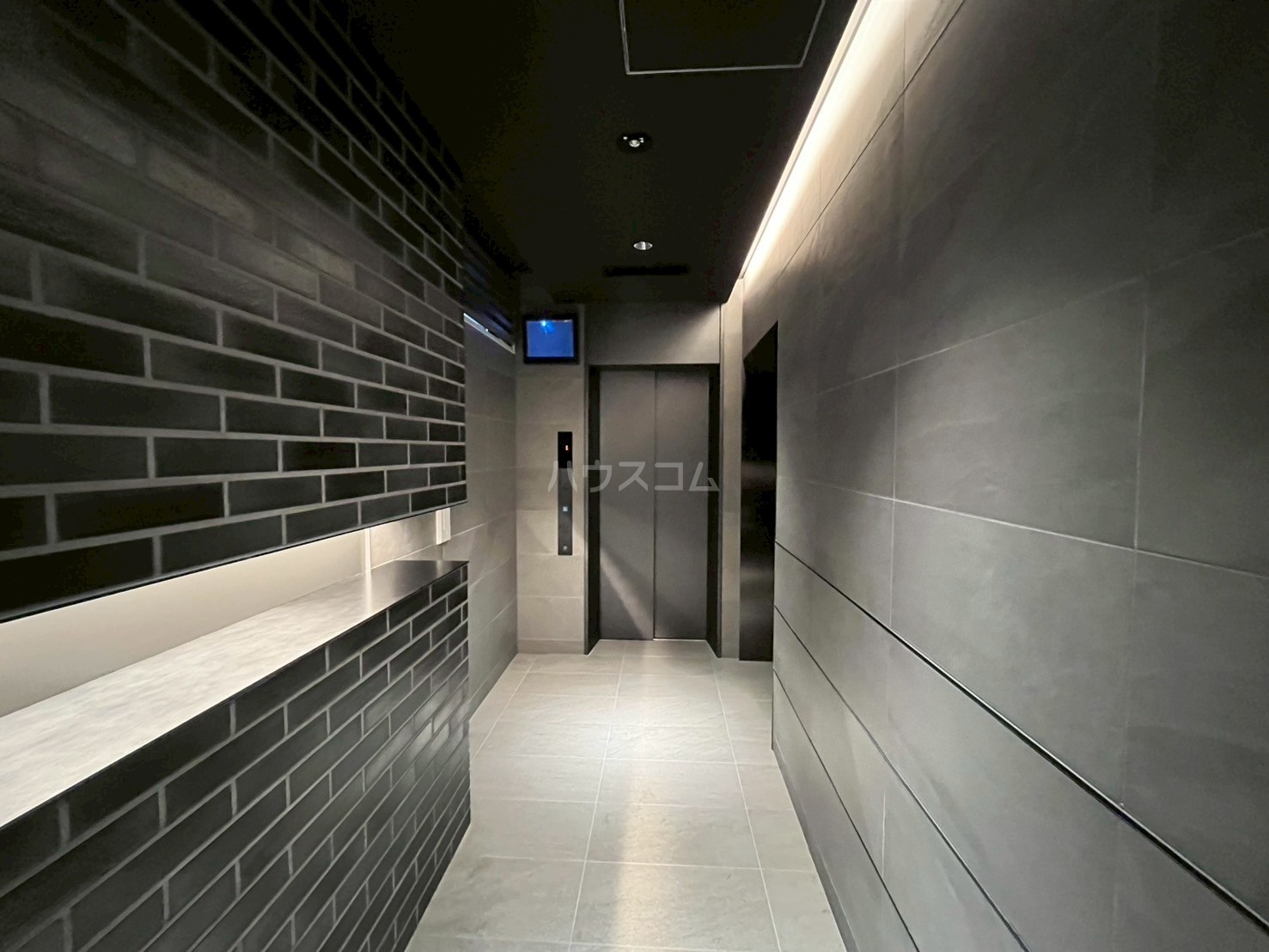 21/30 エントランス