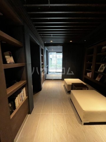 27/30 エントランス