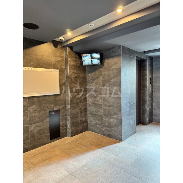 13/18 エントランス