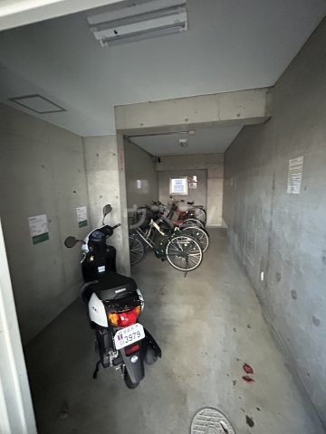 16/25 駐車場