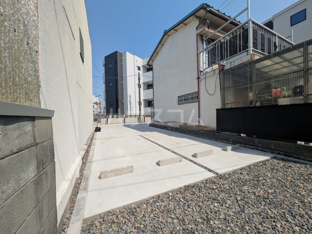 2/4 駐車場