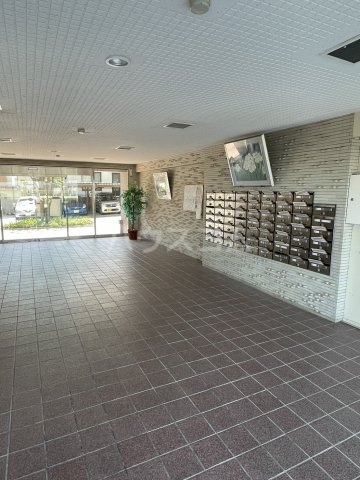 28/30 エントランス