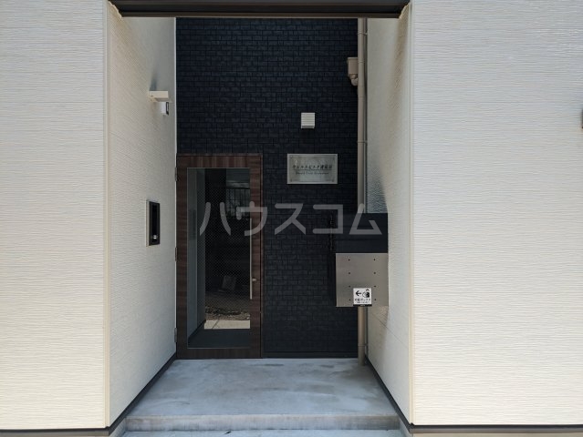 26/30 エントランス