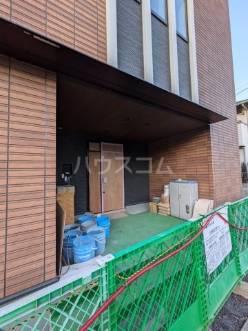 23/30 エントランス