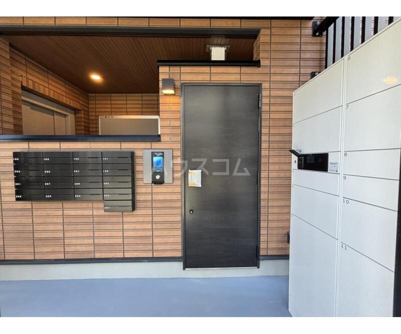 24/30 エントランス