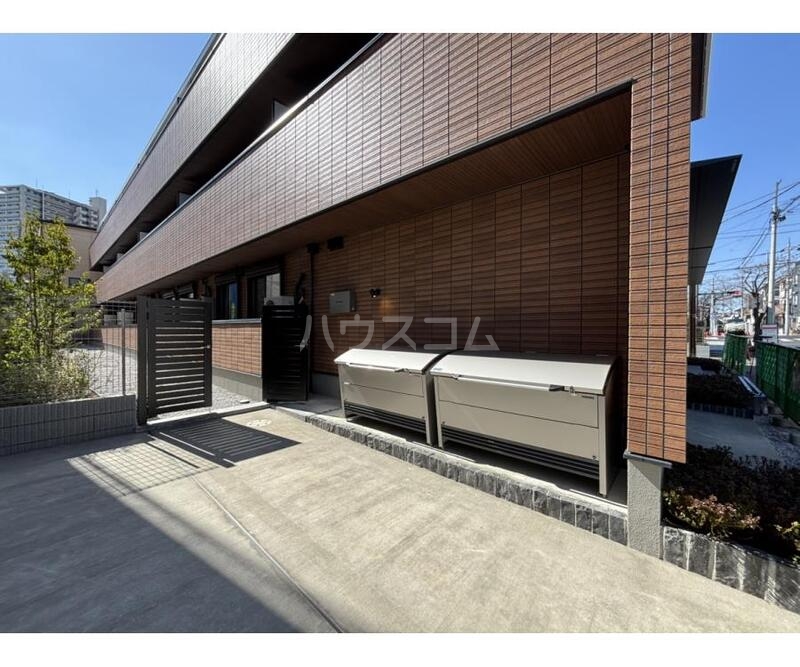 25/30 エントランス