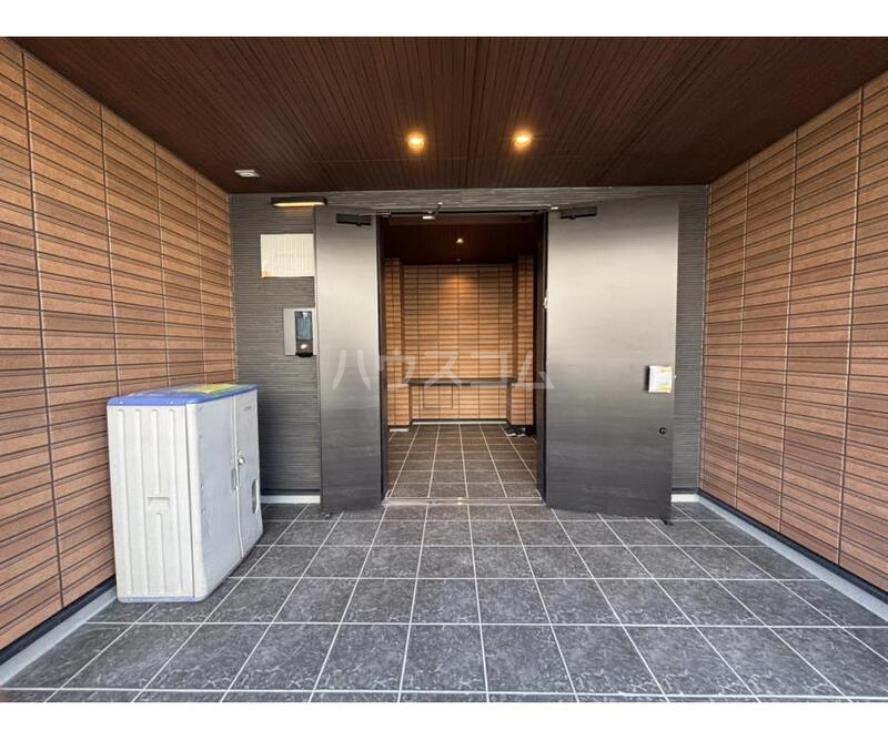 26/30 エントランス