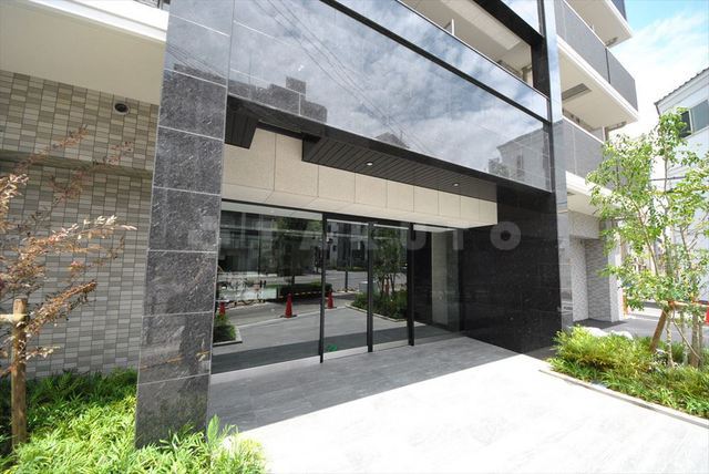 18/28 エントランス