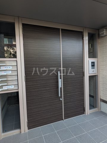 18/20 エントランス