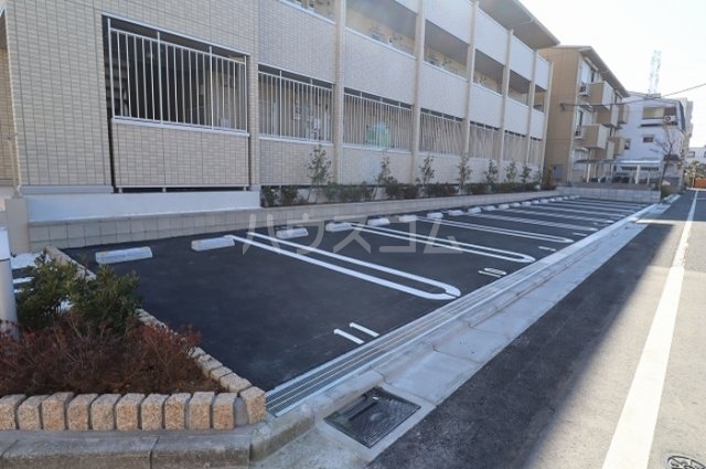 18/28 駐車場
