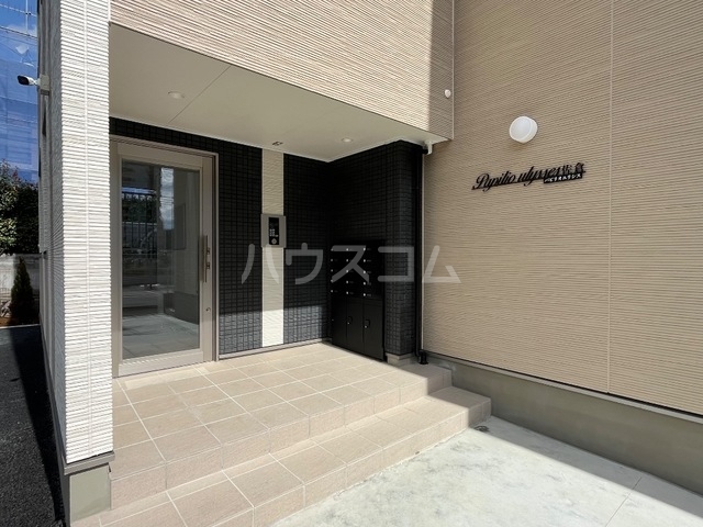 28/30 エントランス